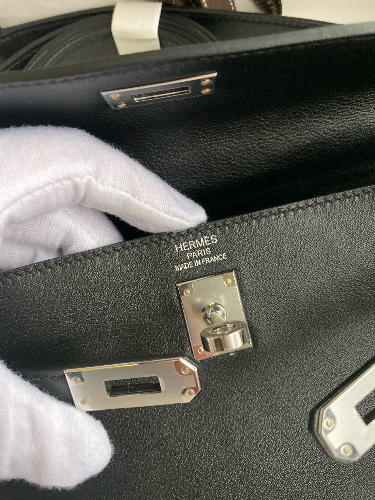 Hermès Kelly Moove Handmade Bag in Black Swift Calfskin - Image 7